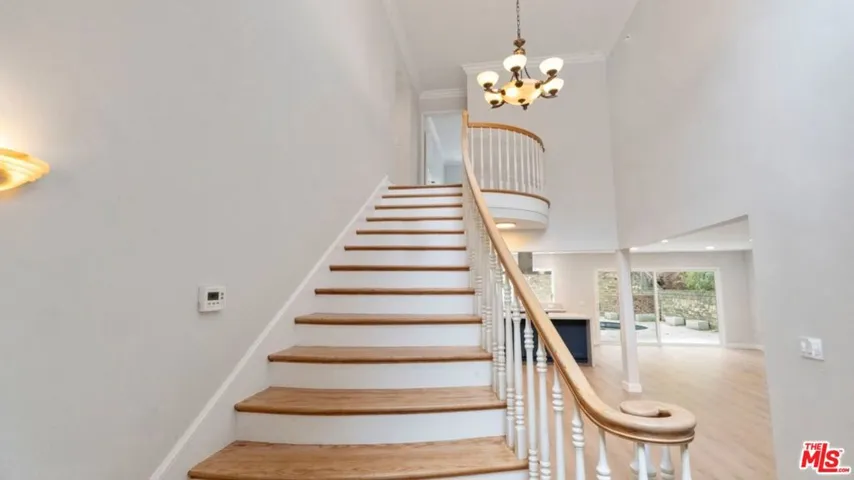 22540 Margarita Drive, Woodland Hills, California 91364