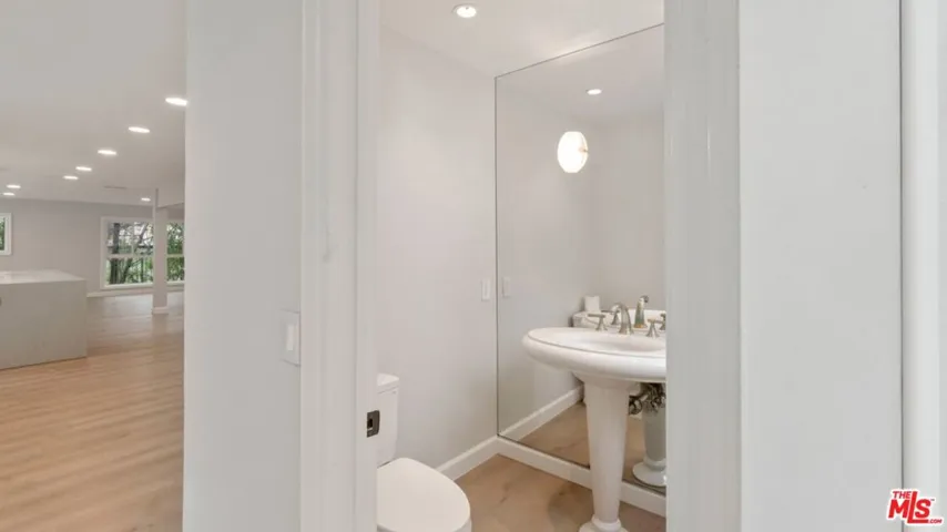 22540 Margarita Drive, Woodland Hills, California 91364