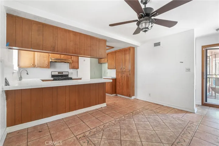 1738 N Wilmington, Wilmington, California 90744
