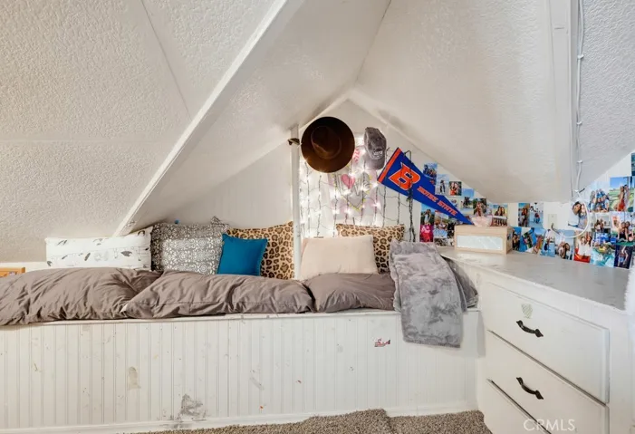 Extra nook area in upstairs bedroom kid friendly