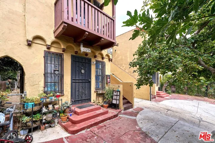 1125 S Ardmore Avenue, Los Angeles, California 90006