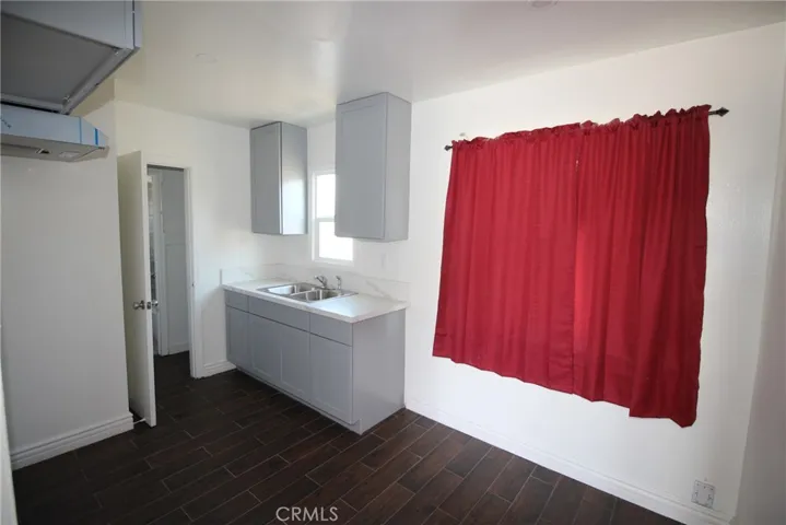 4954 Tweedy Boulevard B, South Gate, California 90280