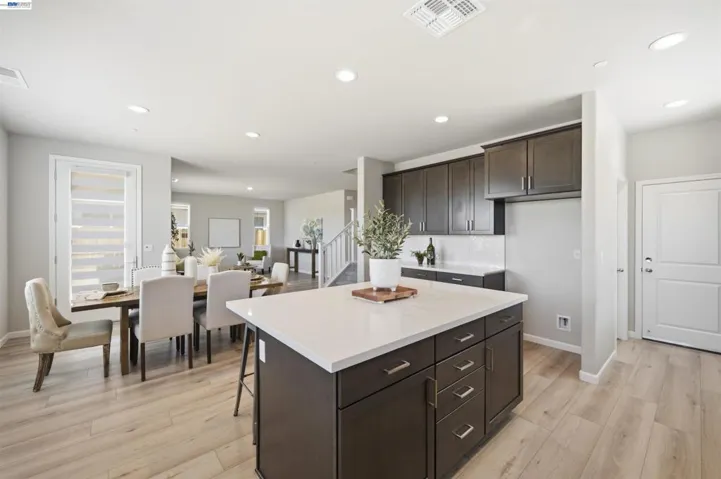 200 De Bord Dr, Tracy, California 95376