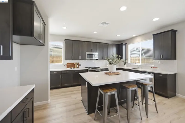 200 De Bord Dr, Tracy, California 95376