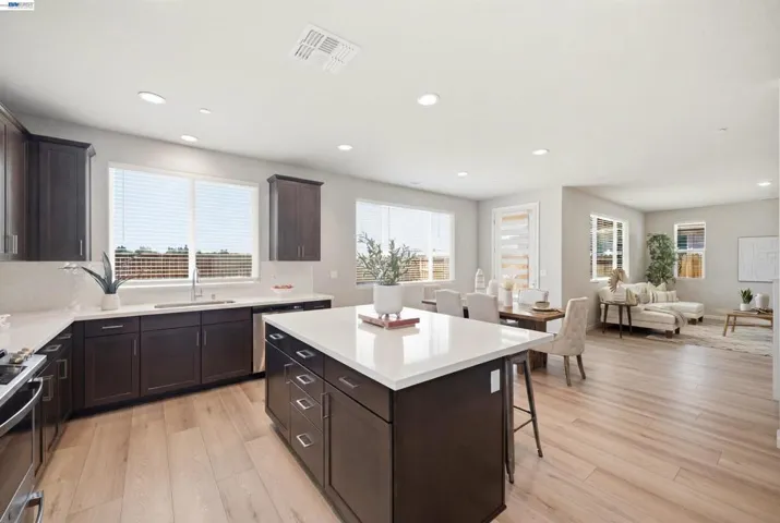 200 De Bord Dr, Tracy, California 95376