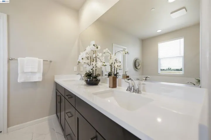 200 De Bord Dr, Tracy, California 95376