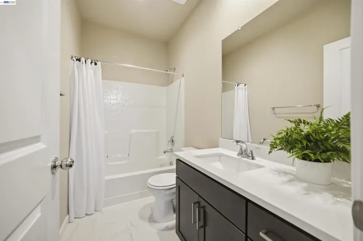 200 De Bord Dr, Tracy, California 95376