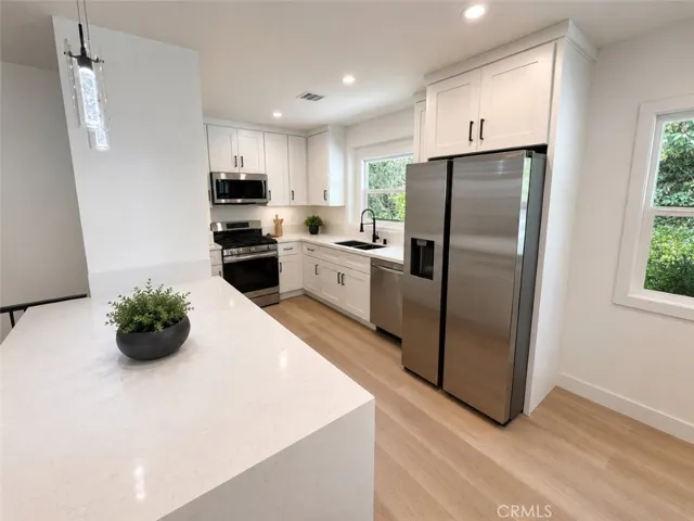 611 S Sunset Canyon, Burbank, California 91501