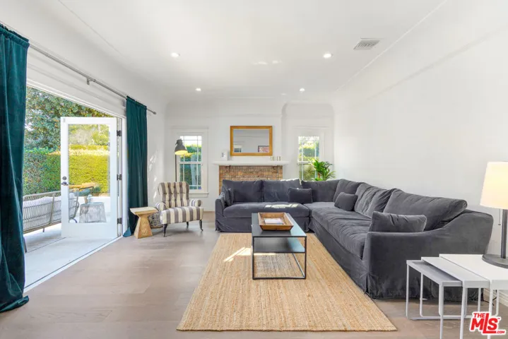 801 N Laurel Avenue, Los Angeles, California 90046