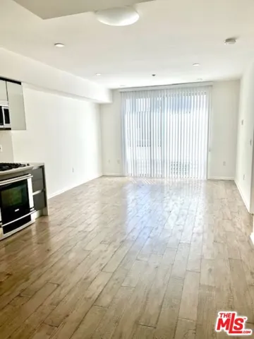 Living and DIning rm