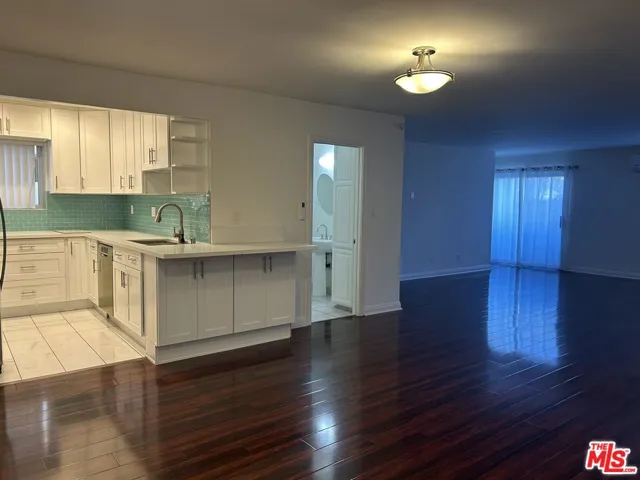 2452 Chelsea Place E, Santa Monica, California 90404