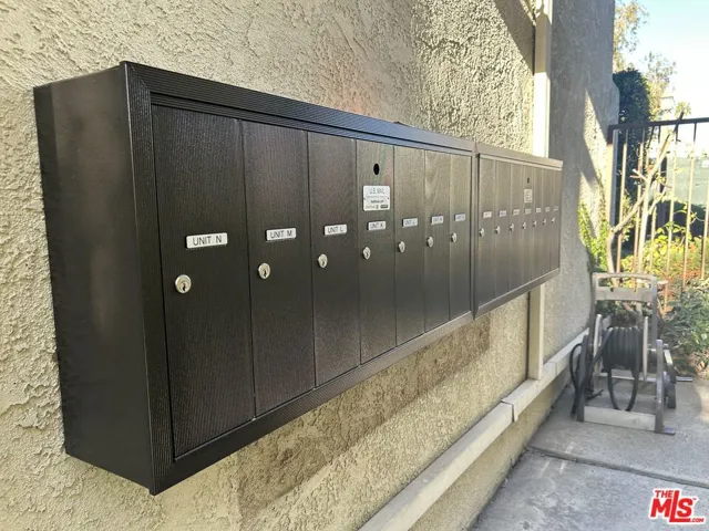 2452 Chelsea Place E, Santa Monica, California 90404