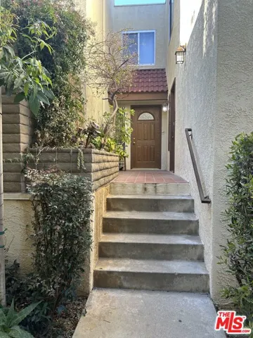 2452 Chelsea Place E, Santa Monica, California 90404
