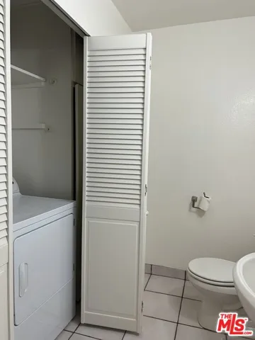 2452 Chelsea Place E, Santa Monica, California 90404