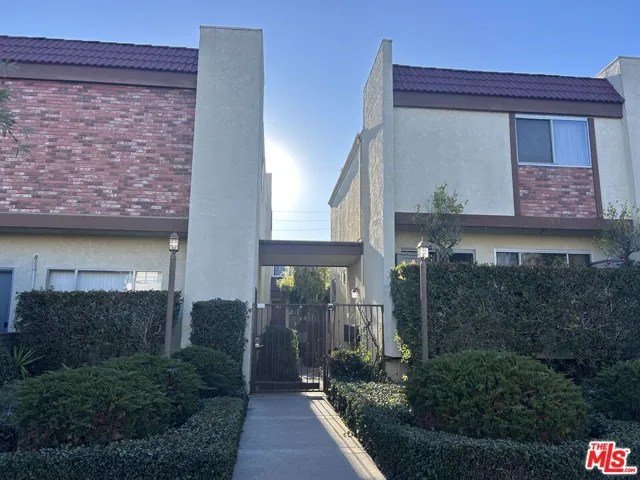 2452 Chelsea Place E, Santa Monica, California 90404