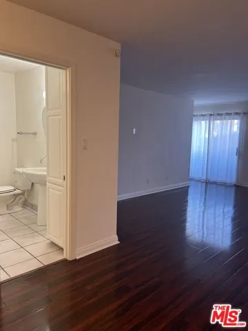 2452 Chelsea Place E, Santa Monica, California 90404