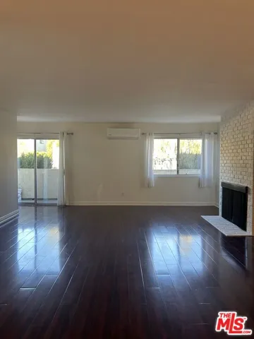 2452 Chelsea Place E, Santa Monica, California 90404