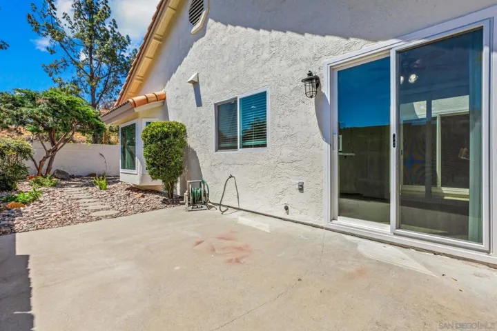 2102 Amorosa Glen, Escondido, California 92026