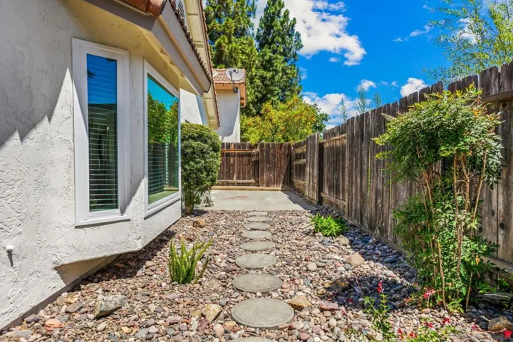 2102 Amorosa Glen, Escondido, California 92026