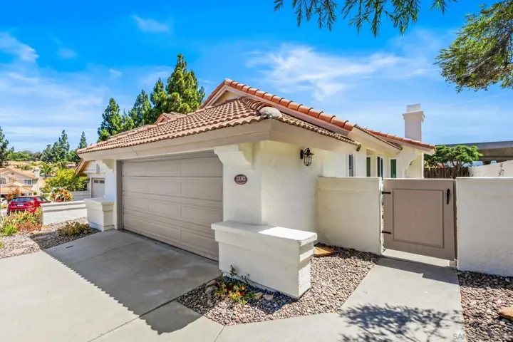 2102 Amorosa Glen, Escondido, California 92026