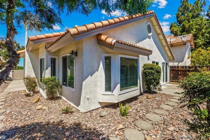 2102 Amorosa Glen, Escondido, California 92026