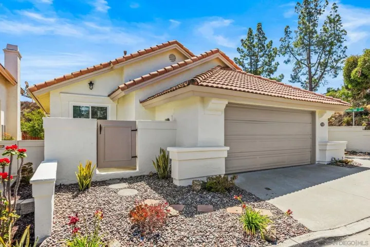 2102 Amorosa Glen, Escondido, California 92026