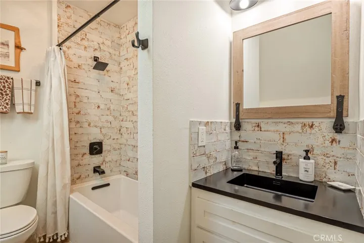 Such a CUTE Bathroom!