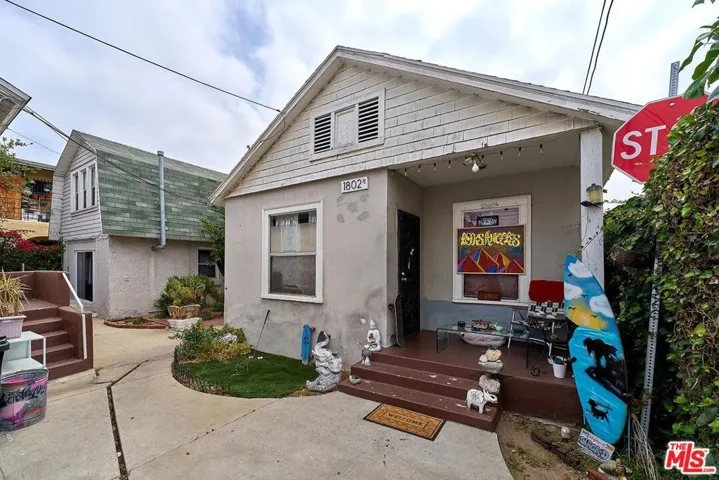 1800 S New England Street, Los Angeles, California 90006