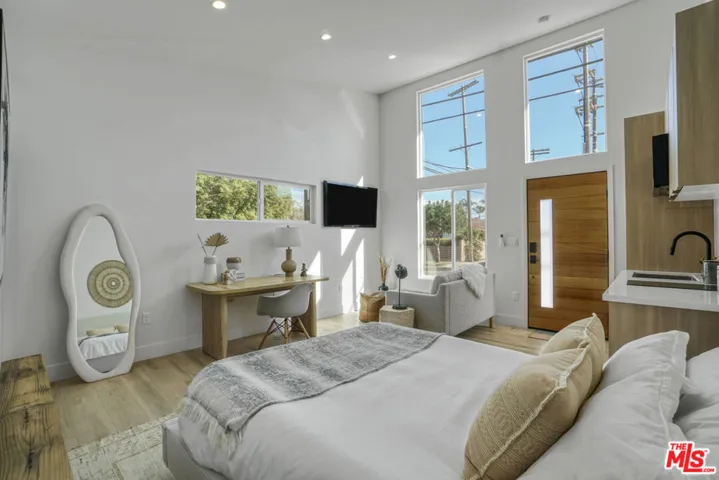 11959 W Juniette Street, Culver City, California 90230