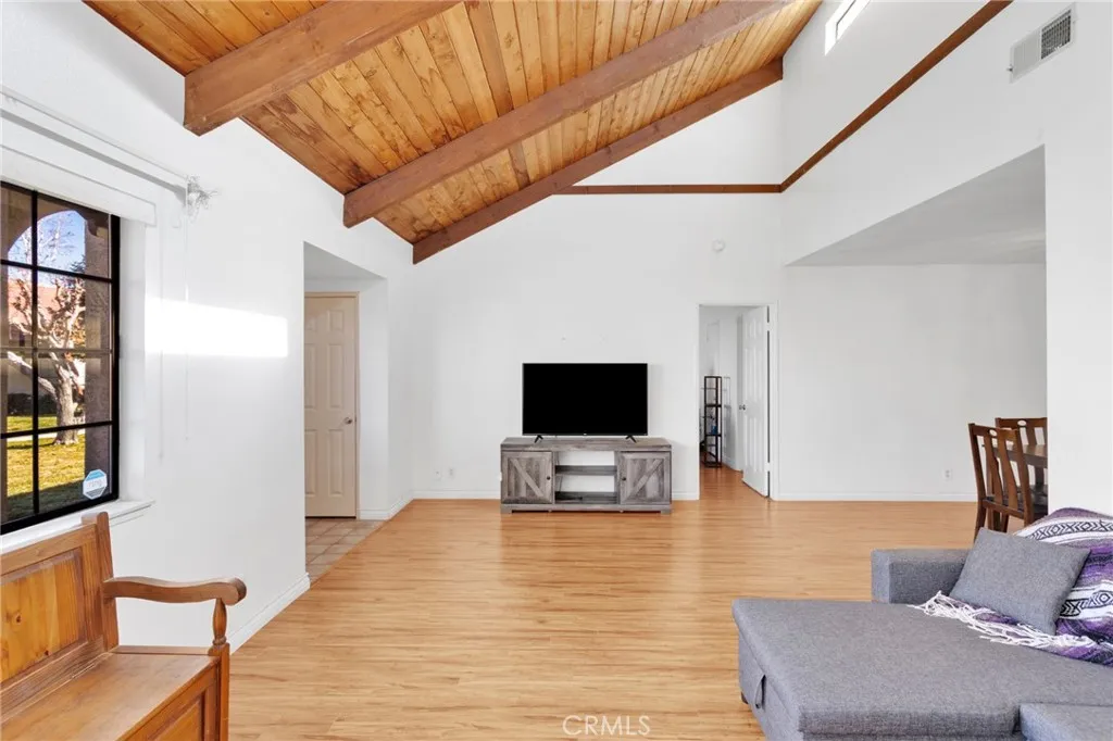 19228 Cottonwood Drive, Apple Valley, California 92308 — photo 4