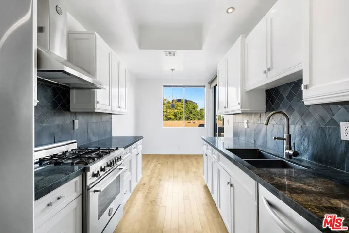 11628 Montana Avenue 206, Los Angeles, California 90049