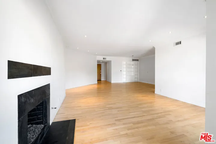 11628 Montana Avenue 206, Los Angeles, California 90049