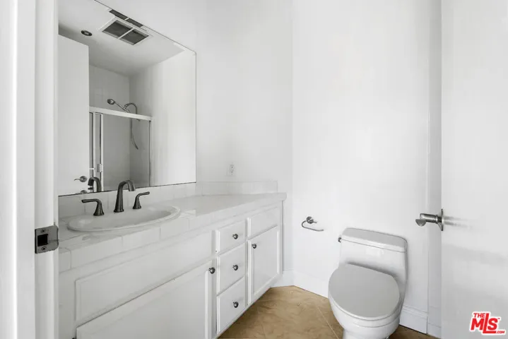 11628 Montana Avenue 206, Los Angeles, California 90049