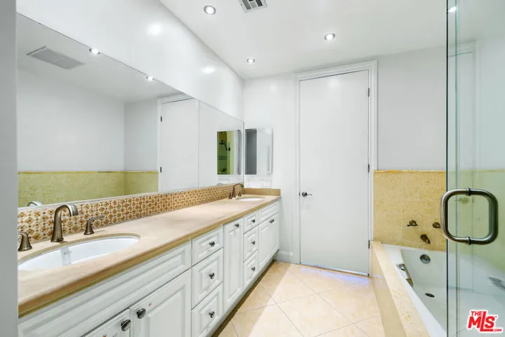 11628 Montana Avenue 206, Los Angeles, California 90049