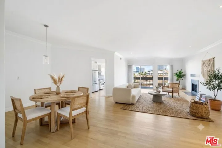 11628 Montana Avenue 206, Los Angeles, California 90049