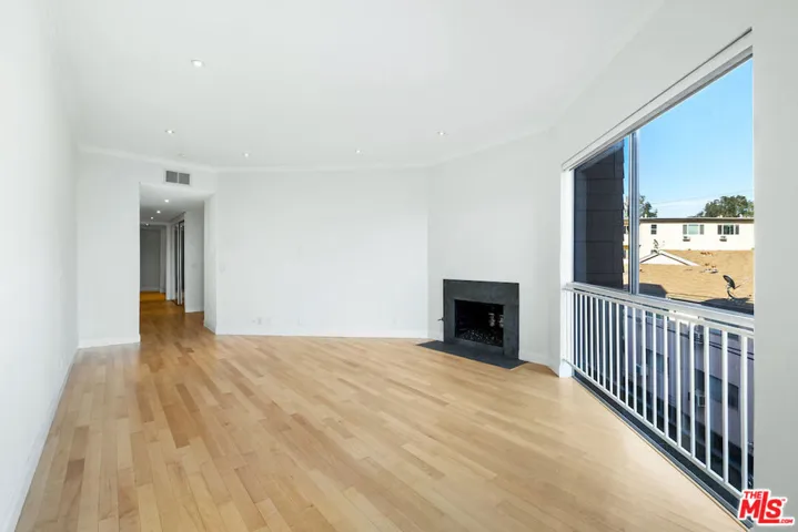 11628 Montana Avenue 206, Los Angeles, California 90049