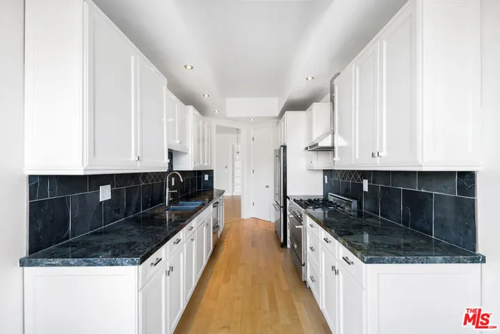 11628 Montana Avenue 206, Los Angeles, California 90049