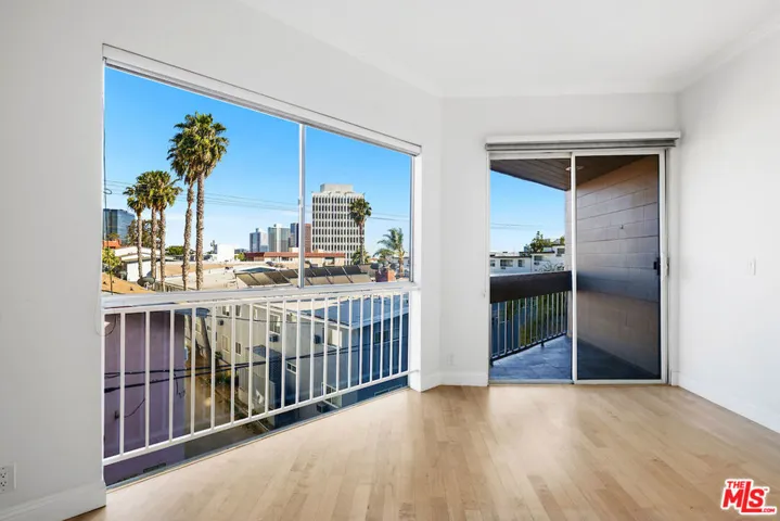 11628 Montana Avenue 206, Los Angeles, California 90049