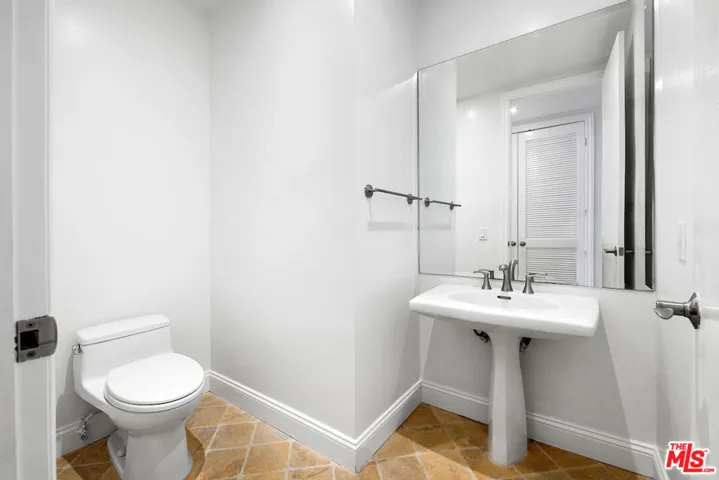 11628 Montana Avenue 206, Los Angeles, California 90049