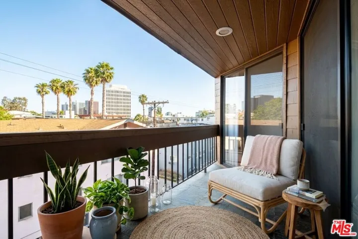 11628 Montana Avenue 206, Los Angeles, California 90049
