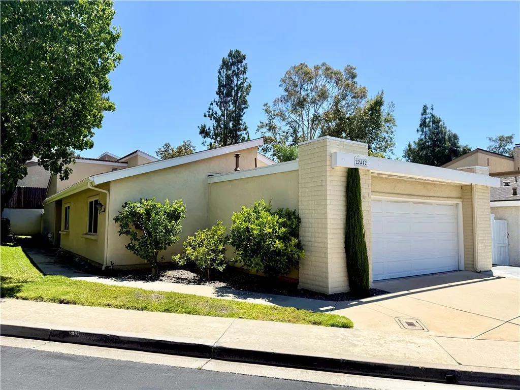 22442 Aliso Park