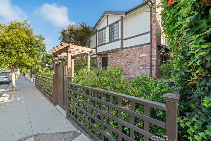 1418 26th, Santa Monica, California 90404