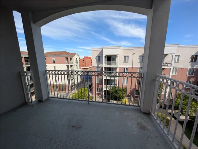 3740 Santa Rosalia, Los Angeles, California 90008