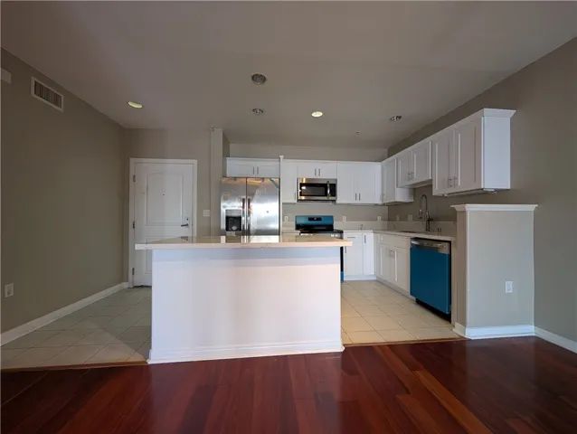 3740 Santa Rosalia, Los Angeles, California 90008