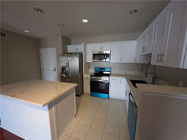 3740 Santa Rosalia, Los Angeles, California 90008