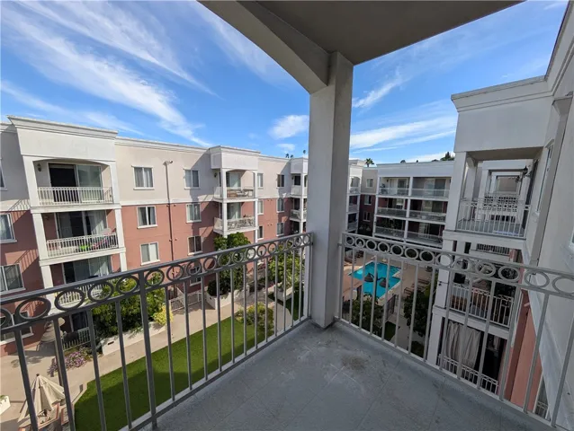 3740 Santa Rosalia, Los Angeles, California 90008