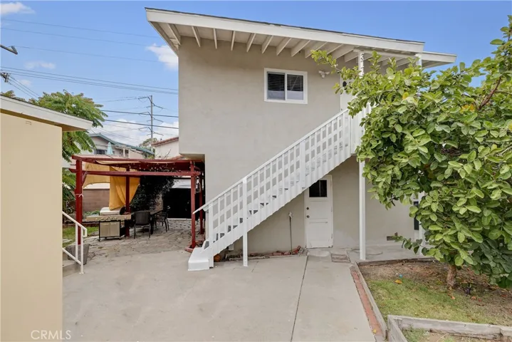 ADU/Guest House Above Garage
