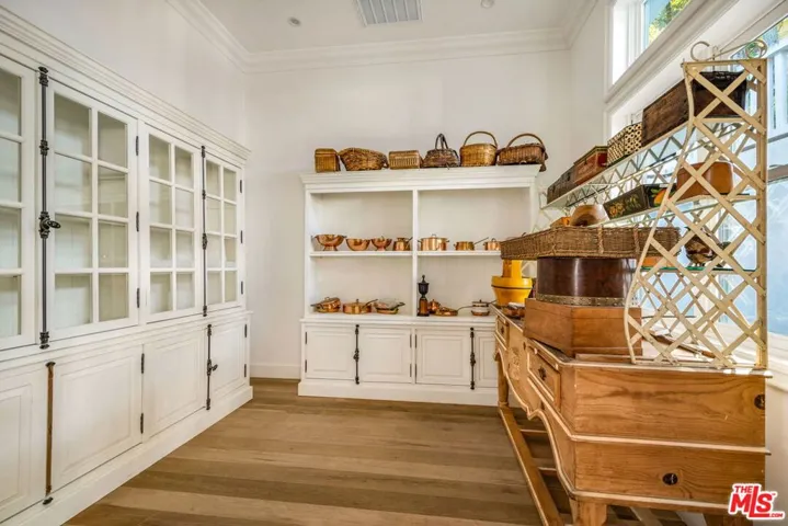 9669 Oak Pass Road, Beverly Hills, California 90210