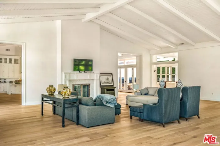 9669 Oak Pass Road, Beverly Hills, California 90210