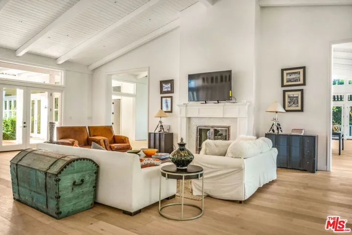 9669 Oak Pass Road, Beverly Hills, California 90210